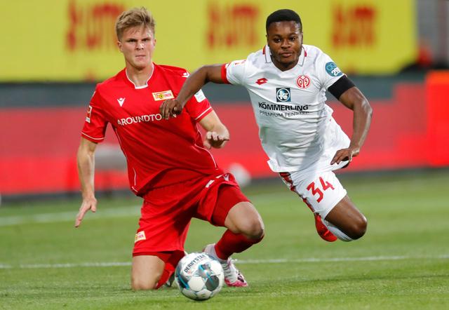 借此平台一 借此平台一