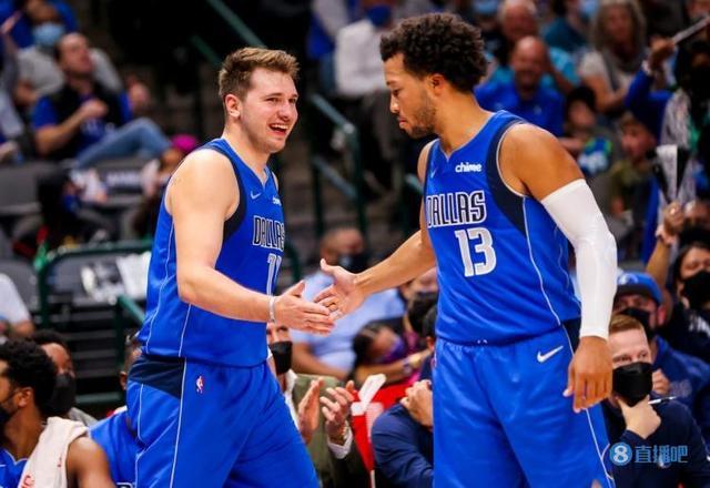 更衣室失控 更衣室失控